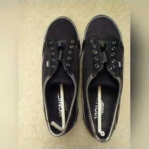 **NEW** Black VIONIC Slip-on Converse-like tennis shoes